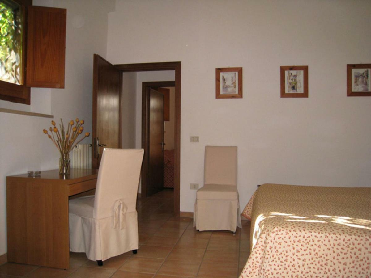 Rugiada Rooms Rivotorto Quarto foto